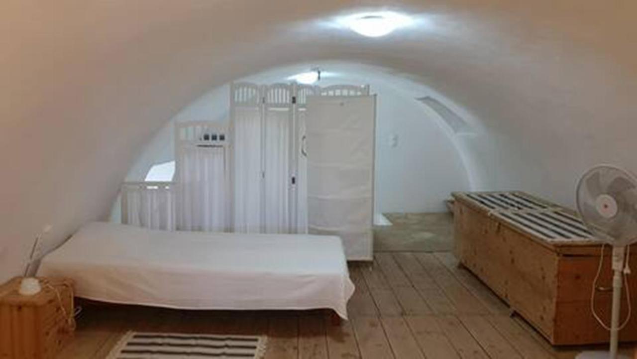 Lovely Traditionnal House With Sea View Тирос Экстерьер фото