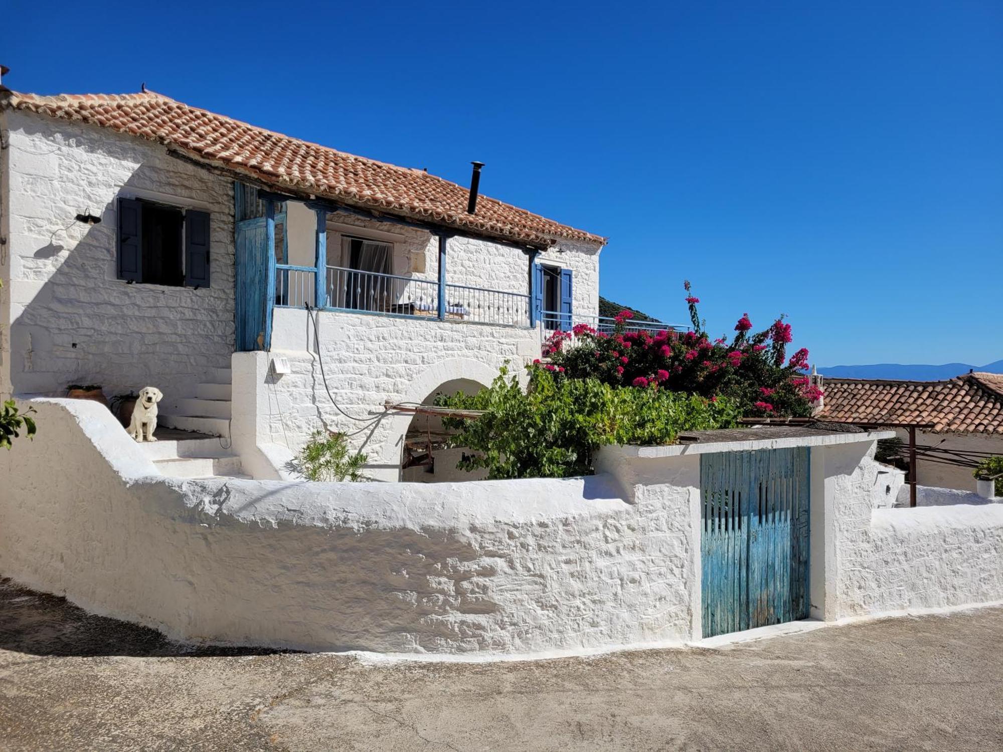 Lovely Traditionnal House With Sea View Тирос Экстерьер фото