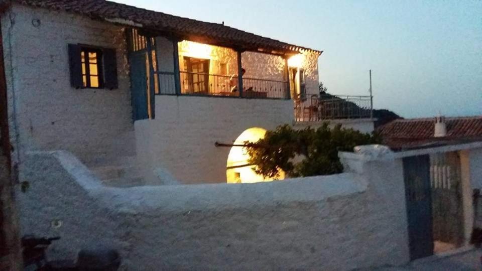 Lovely Traditionnal House With Sea View Тирос Экстерьер фото