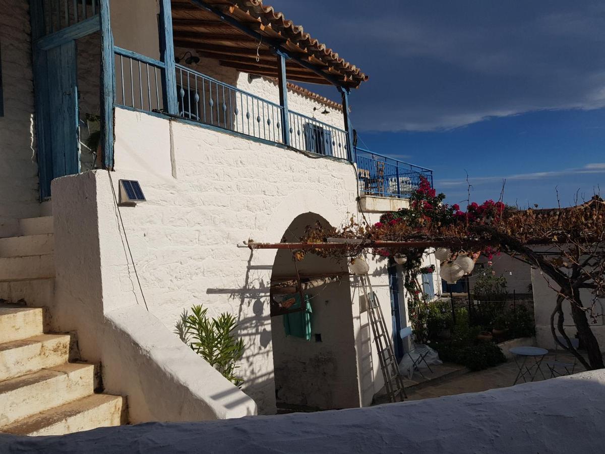 Lovely Traditionnal House With Sea View Тирос Экстерьер фото