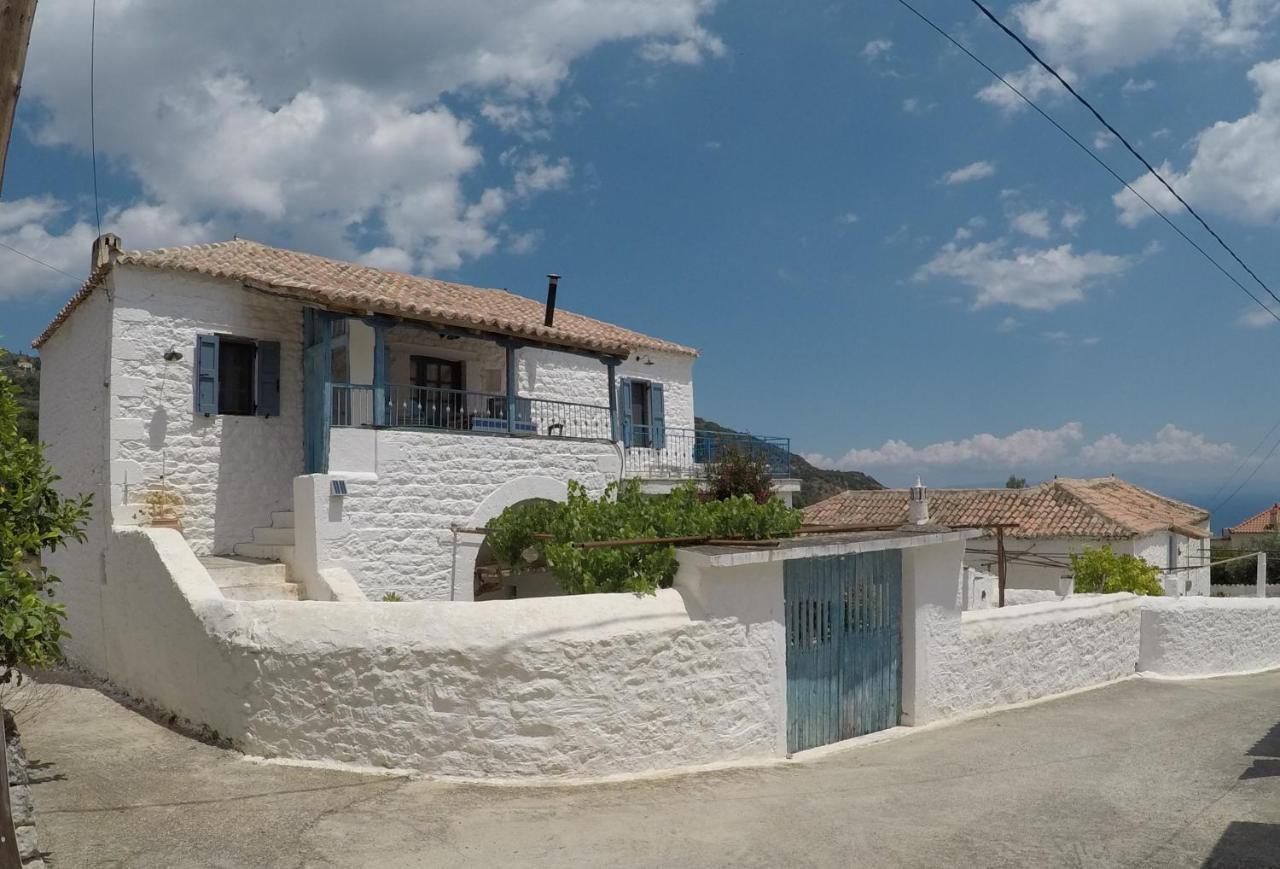 Lovely Traditionnal House With Sea View Тирос Экстерьер фото